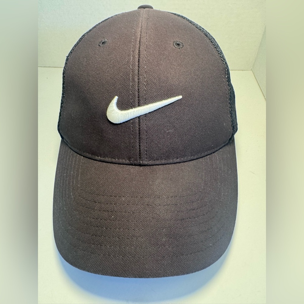 NIKE HAT SIZE M/L